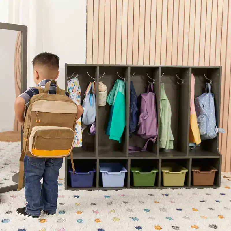 Portemanteau-vestiaire 5 sections avec banc et 5 bacs avant évidés pour tout-petits ECR4Kids Streamline