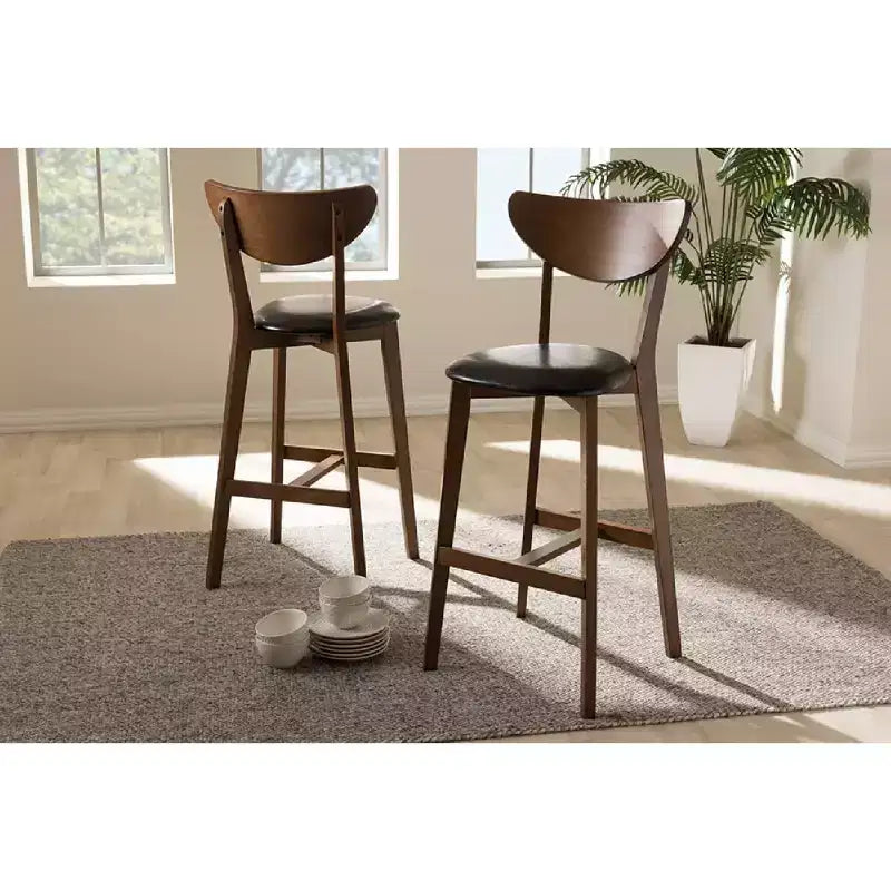 Lot de tabourets de bar HomeStock Eline mi-siècle moderne en similicuir noir avec finition noyer