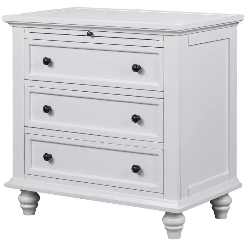Table de chevet moderne à trois tiroirs en pin avec plateau coulissant, pieds en bois dur, convient pour les chambres, les salons et les bureaux.