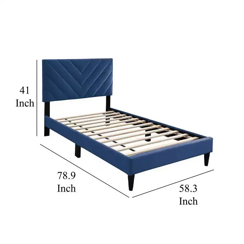 Lit double Royal Hampton, revêtement en velours bleu marine capitonné, surpiqûres chevrons
