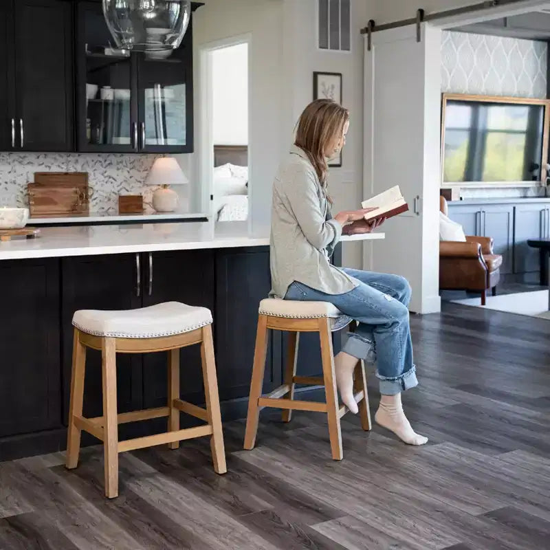 Maven Lane Sophia Tabouret de comptoir sans dossier avec revêtement en tissu 66 cm