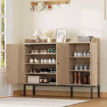 Meuble à chaussures autoportant en rotin Acekool avec 3 portes, 4 étagères réglables et pieds en métal, rangement à chaussures dissimulé pour entrée, couloir, salon