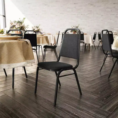 Lot de 4 chaises de banquet empilables à dossier trapézoïdal de la série HERCULES de Flash Furniture