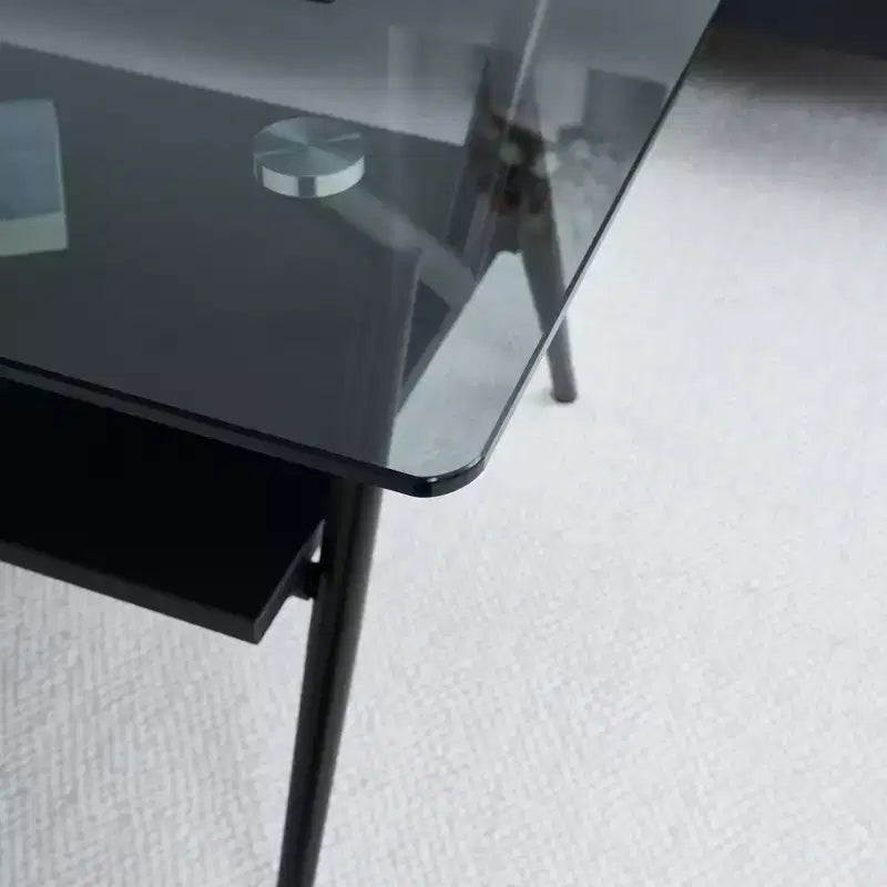 Table basse moderne GDFStudio Sardis avec plateau en verre trempé et étagère en bois