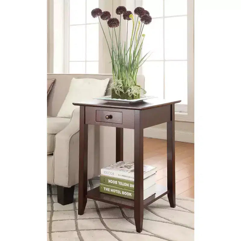 Table d'appoint classique HomeStock Belmont à 1 tiroir avec étagère spacieuse, pieds en pin massif et dessus en placage de frêne pour salon ou chambre à coucher