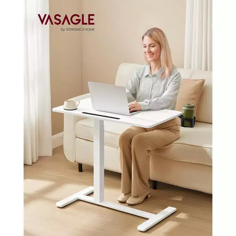Table de lit mobile avec hauteur réglable, bureau roulant de 80 x 45 cm avec 2 porte-gobelets et fente pour appareil, Blanc Nuage