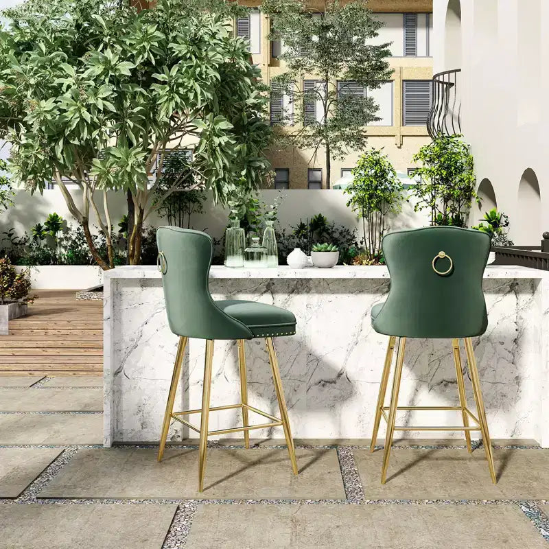 Lot de 2 tabourets de bar à hauteur de comptoir Okak en similicuir pour salles à manger, îlots de cuisine, chaises à dossier capitonné avec pieds dorés