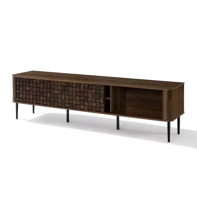 Meuble TV moderne LuxenHome 71" pour téléviseurs jusqu'à 75", console multimédia en bois marron avec portes coulissantes tressées