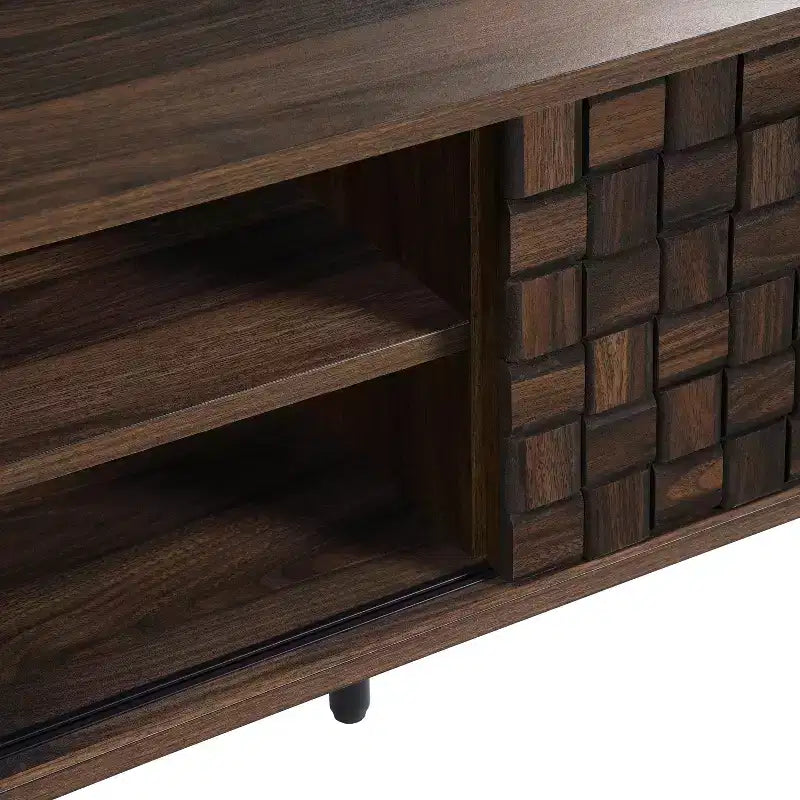 Meuble TV moderne LuxenHome 71" pour téléviseurs jusqu'à 75", console multimédia en bois marron avec portes coulissantes tressées