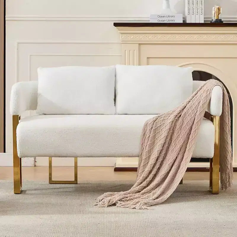 Fauteuil moderne Okak en molleton Teddy avec cadre en métal doré, fauteuil de réception pour salons, zones de détente