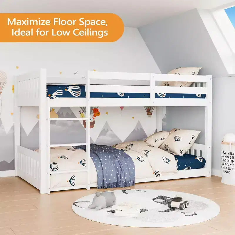JOYMOR Lits superposés bas jumeaux en bois massif pour enfants/juniors, cadre de lit superposé avec balustrades de sécurité et échelle pour garçons filles, aucun sommier tapissier requis (blanc)