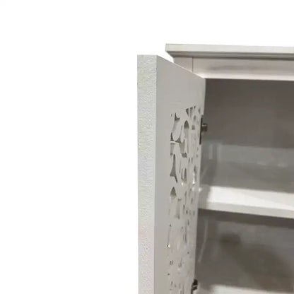 Meuble de rangement buffet GDFStudio Isla antique de 110 cm avec 3 portes sculptées