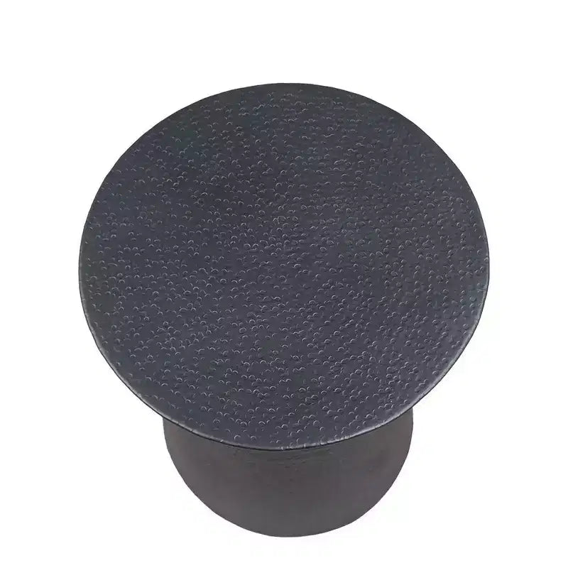 Table d'appoint ronde Royal Hampton Josi 21 pouces, design martelé à la main, base en aluminium sur pied de tambour
