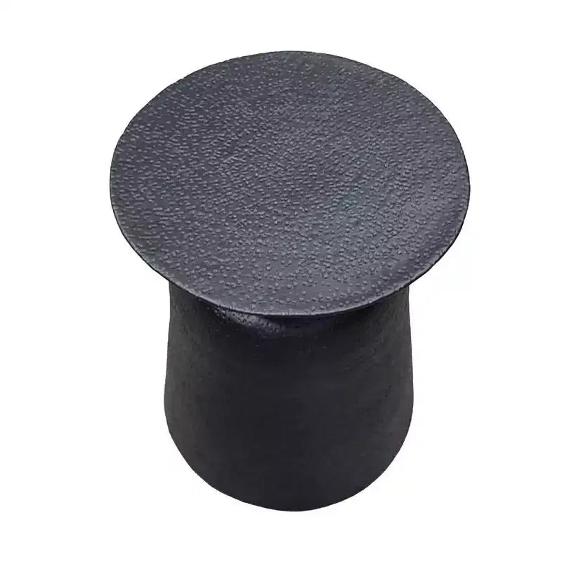 Table d'appoint ronde Royal Hampton Josi 21 pouces, design martelé à la main, base en aluminium sur pied de tambour