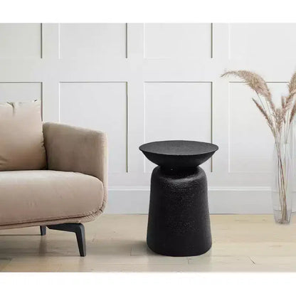 Table d'appoint ronde Royal Hampton Josi 21 pouces, design martelé à la main, base en aluminium sur pied de tambour