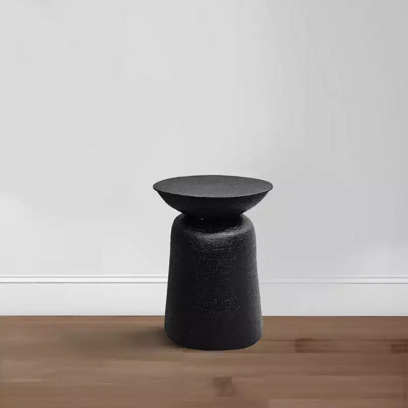 Table d'appoint ronde Royal Hampton Josi 21 pouces, design martelé à la main, base en aluminium sur pied de tambour