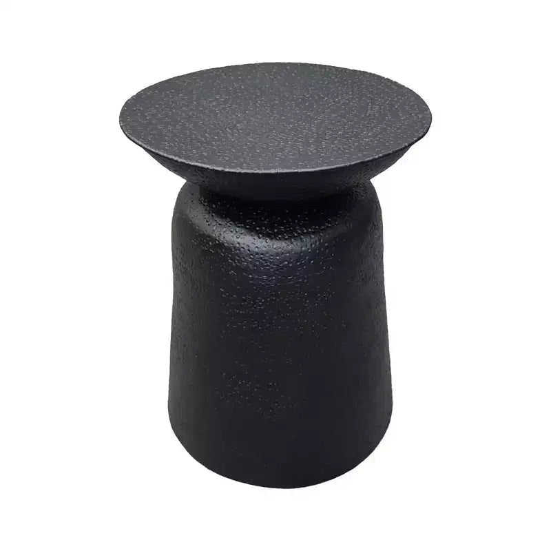 Table d'appoint ronde Royal Hampton Josi 21 pouces, design martelé à la main, base en aluminium sur pied de tambour