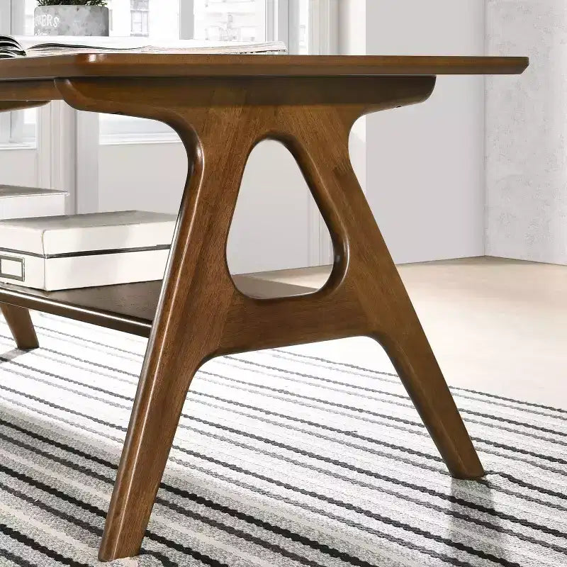 Table d'appoint Okak de style Mid-Century avec pieds en bois d'hévéa, table d'appoint avec étagère inférieure, table d'appoint étroite pour petits espaces, salon, marron