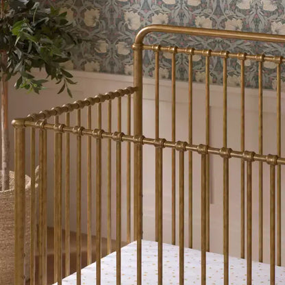 Lit de bébé convertible 4-en-1 en métal Winston Namesake