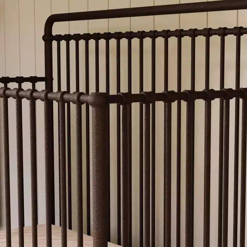 Lit de bébé convertible 4-en-1 en métal Winston Namesake