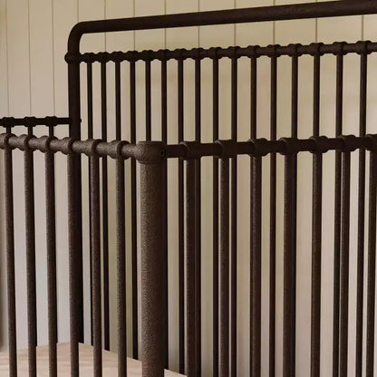 Lit de bébé convertible 4-en-1 en métal Winston Namesake