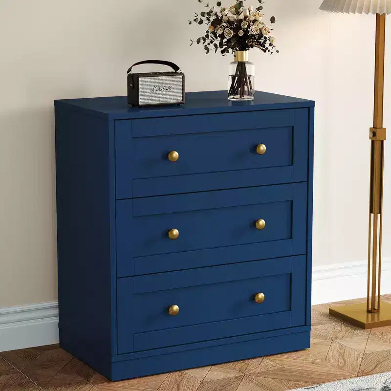 Table de chevet Heynemo à 3 tiroirs, Table de chevet spacieuse avec poignées rondes dorées, Table d'appoint moderne en bois, Commode d'appoint pour chambre à coucher