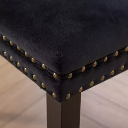 Chaise de salle à manger tapissée avec anneau de traction décoratif, dossier capitonné, pieds en bois dur, chaise moderne à motifs.