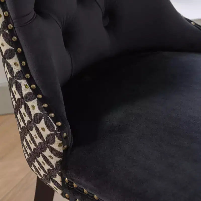 Chaise de salle à manger tapissée avec anneau de traction décoratif, dossier capitonné, pieds en bois dur, chaise moderne à motifs.