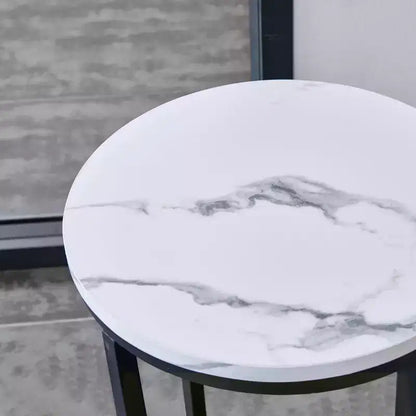 Table d'appoint moderne Okak avec plateau effet marbre Pattam, table d'appoint ronde avec piètement métallique croisé, petite table de salon, noire