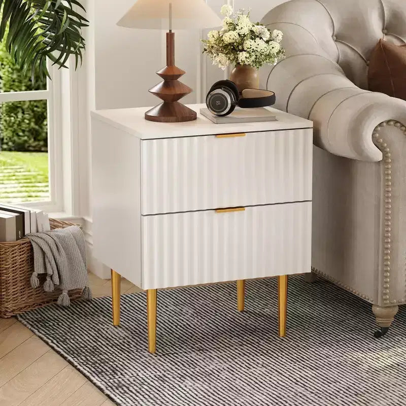 1 Table de chevet cannelée moderne avec station de charge et 2 tiroirs, table de chevet dorée et bois, petite table d'appoint avec ports USB et prises pour chambre à coucher