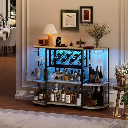 Meuble de bar pour la maison, chariot de bar avec prise de courant, table de mini-bar en métal avec rangement à 4 niveaux, casiers à vin avec porte-verres pour la maison