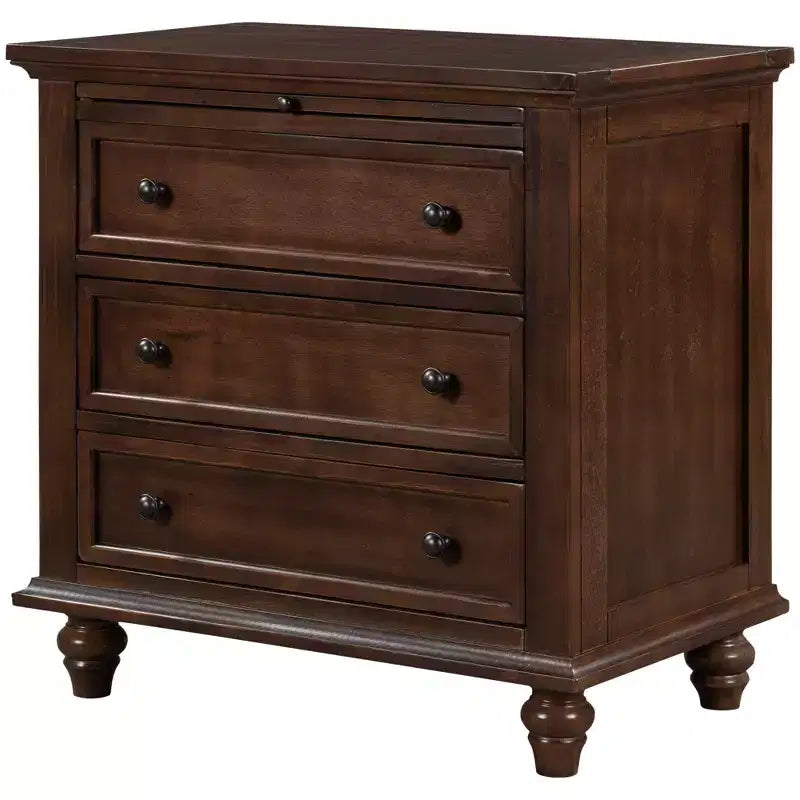 Table de chevet moderne à trois tiroirs en pin avec plateau coulissant, pieds en bois dur, convient pour les chambres, les salons et les bureaux.