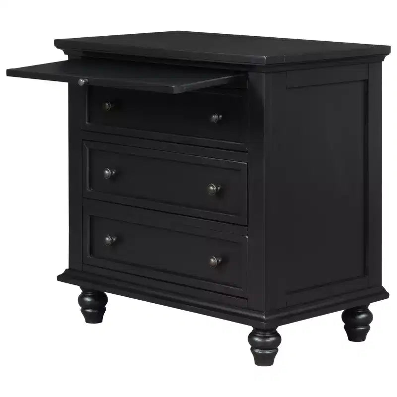 Table de chevet moderne à trois tiroirs en pin avec plateau coulissant, pieds en bois dur, convient pour les chambres, les salons et les bureaux.