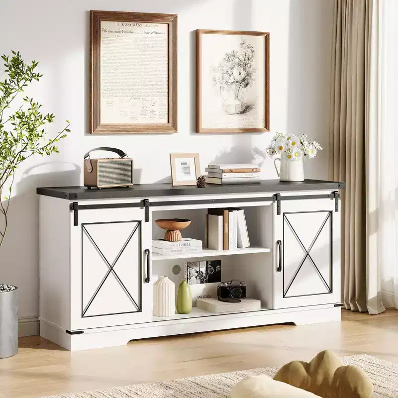 Meuble TV adapté aux téléviseurs de 65 pouces, doté de portes coulissantes de style grange. Meuble de rangement et meuble TV pour salon.
