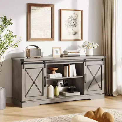 Meuble TV adapté aux téléviseurs de 65 pouces, doté de portes coulissantes de style grange. Meuble de rangement et meuble TV pour salon.