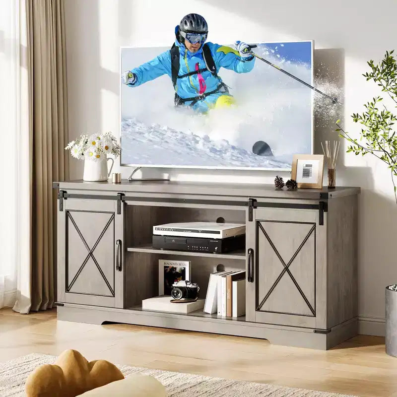 Meuble TV adapté aux téléviseurs de 65 pouces, doté de portes coulissantes de style grange. Meuble de rangement et meuble TV pour salon.