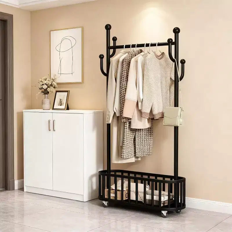 Porte-manteau, range-chaussures, panier à linge en métal avec roulettes verrouillables