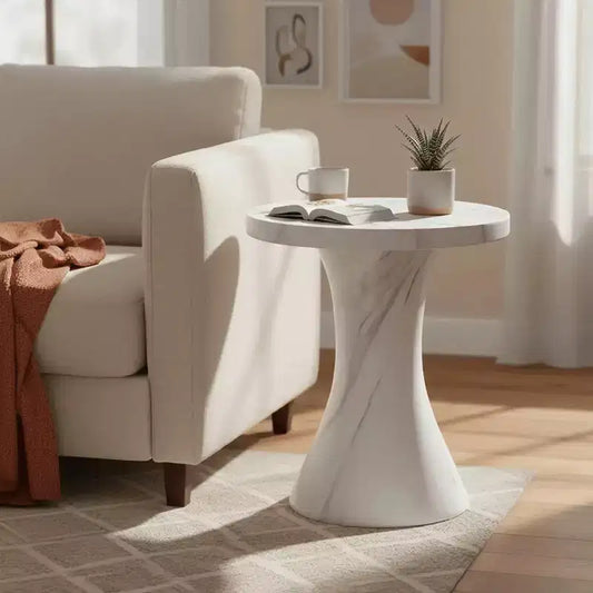 Table d'appoint ronde LeisureMod Isidra 19 en fibrestone avec finition effet marbre et piètement tulipe évasé pour salons, patios ou espaces lounge