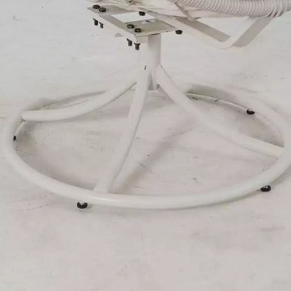 Fauteuil lounge rotatif 360° surdimensionné avec base à bascule en métal, Fauteuil à bascule Papasan en rotin d'hiver avec coussin épais et moelleux de 6,3 po