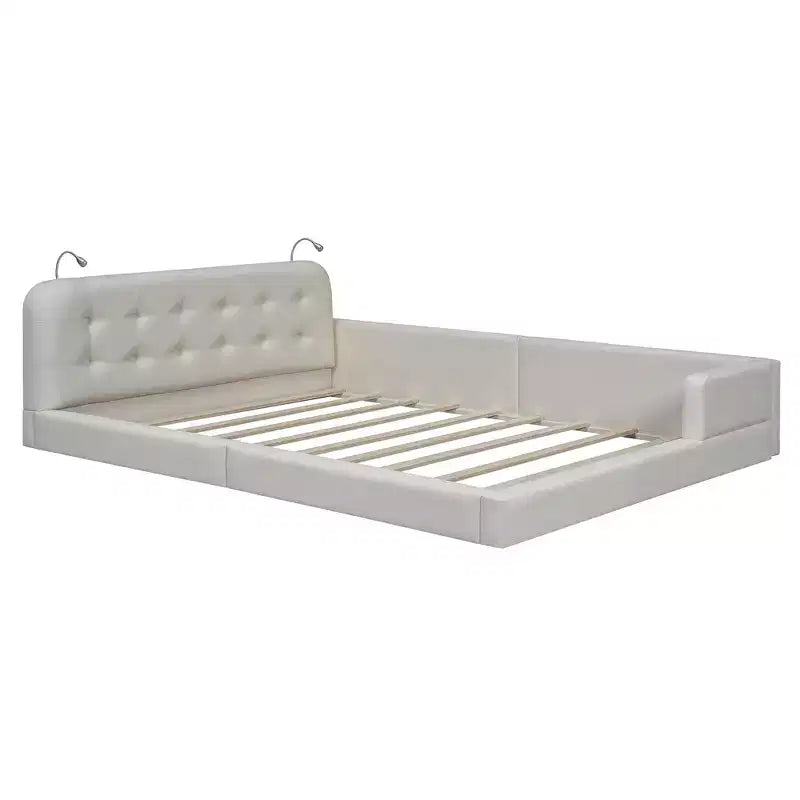 Lit capitonné Queen Size au sol avec 2 liseuses, lit plateforme en cuir PU avec tête de lit ergonomique et barrière de sécurité