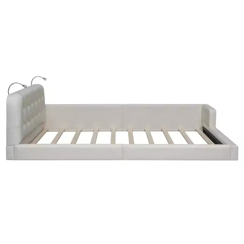 Lit capitonné Queen Size au sol avec 2 liseuses, lit plateforme en cuir PU avec tête de lit ergonomique et barrière de sécurité