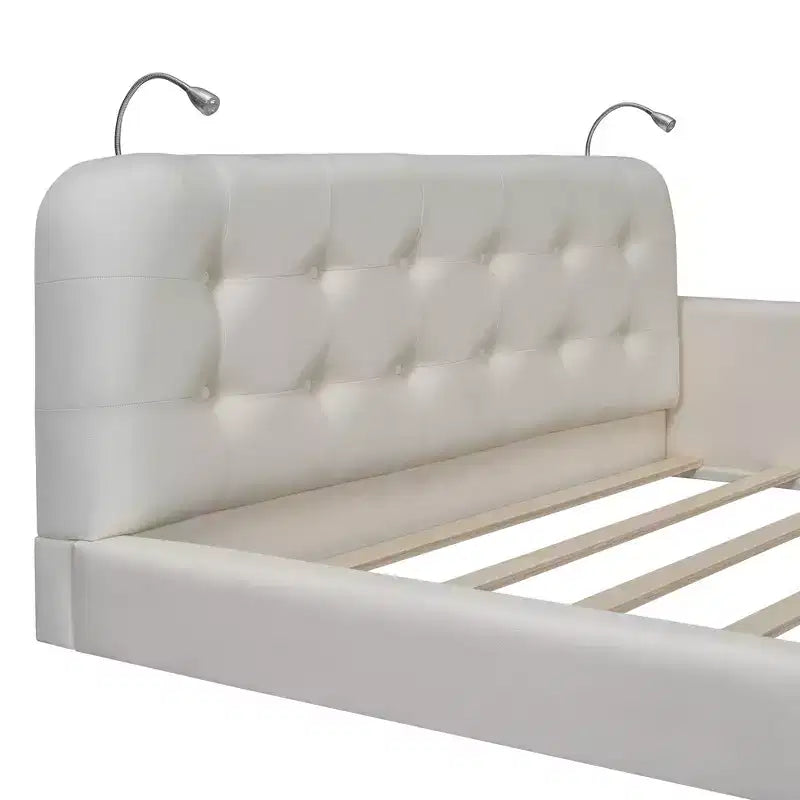 Lit capitonné Queen Size au sol avec 2 liseuses, lit plateforme en cuir PU avec tête de lit ergonomique et barrière de sécurité
