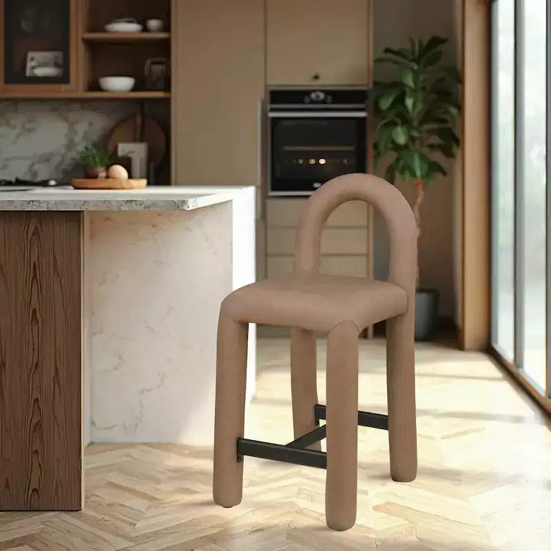 Meridian Furniture, Tabouret Amari en cuir végétalien
