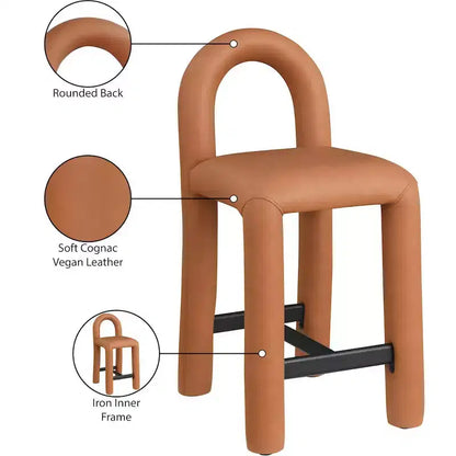 Meridian Furniture, Tabouret Amari en cuir végétalien