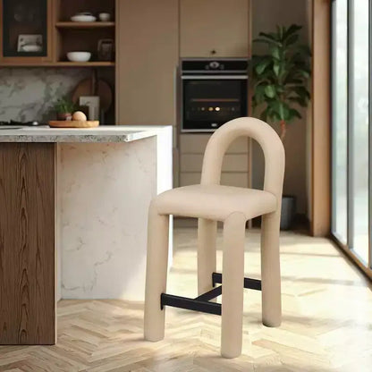 Meridian Furniture, Tabouret Amari en cuir végétalien