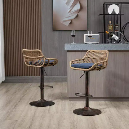 Tabourets de bar modernes pivotants Okak hauteur comptoir, lot de 2, tabourets de bar en rotin réglables avec coussin et repose-pieds, tabourets de comptoir pour la cuisine