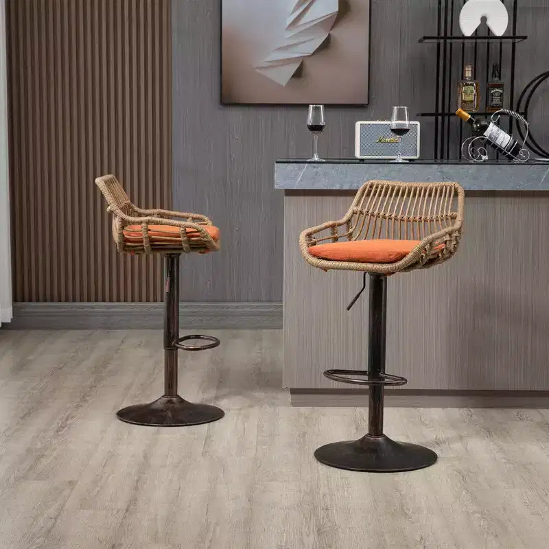 Tabourets de bar modernes pivotants Okak hauteur comptoir, lot de 2, tabourets de bar en rotin réglables avec coussin et repose-pieds, tabourets de comptoir pour la cuisine