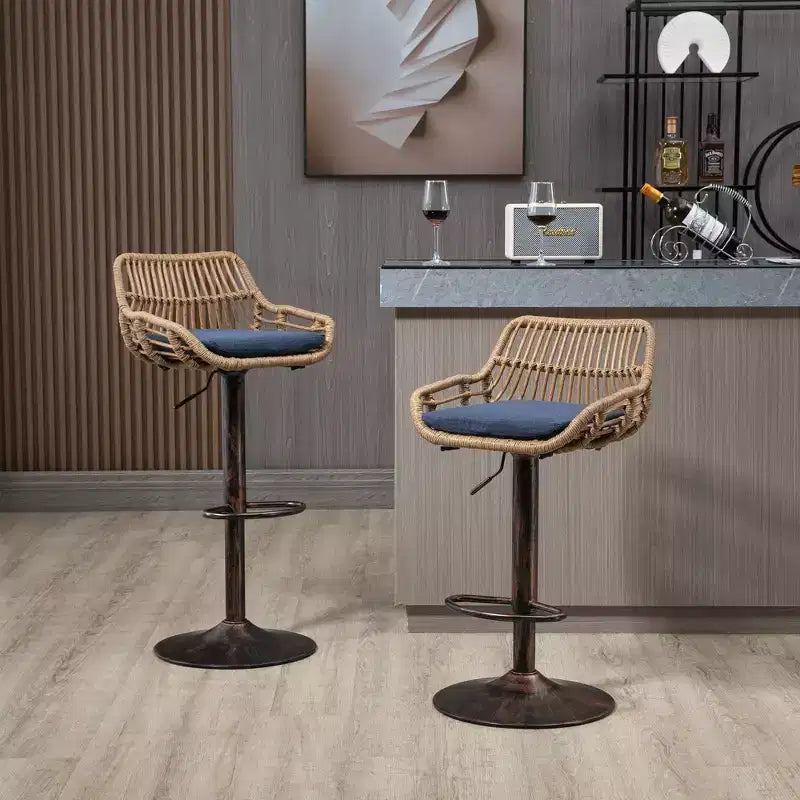 Tabourets de bar modernes pivotants Okak hauteur comptoir, lot de 2, tabourets de bar en rotin réglables avec coussin et repose-pieds, tabourets de comptoir pour la cuisine