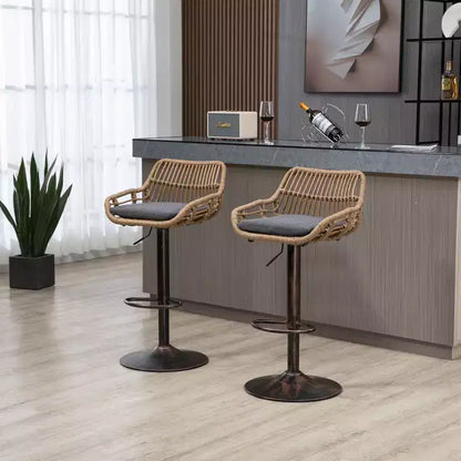 Tabourets de bar modernes pivotants Okak hauteur comptoir, lot de 2, tabourets de bar en rotin réglables avec coussin et repose-pieds, tabourets de comptoir pour la cuisine