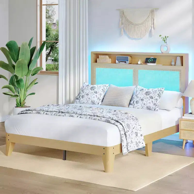 Cadre de lit en rotin double avec lumière LED et station de charge, avec tête de lit de rangement à 2 niveaux, rangement sous le lit, pas besoin de sommier tapissier, cadre de lit en bois bohème